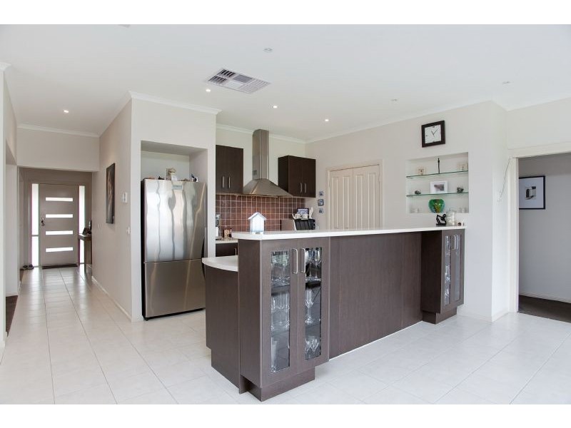 5 Osprey Place, Craigieburn VIC 3064