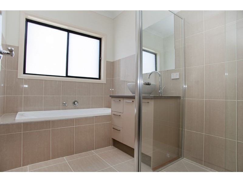 28 Viewside Crescent, Craigieburn VIC 3064