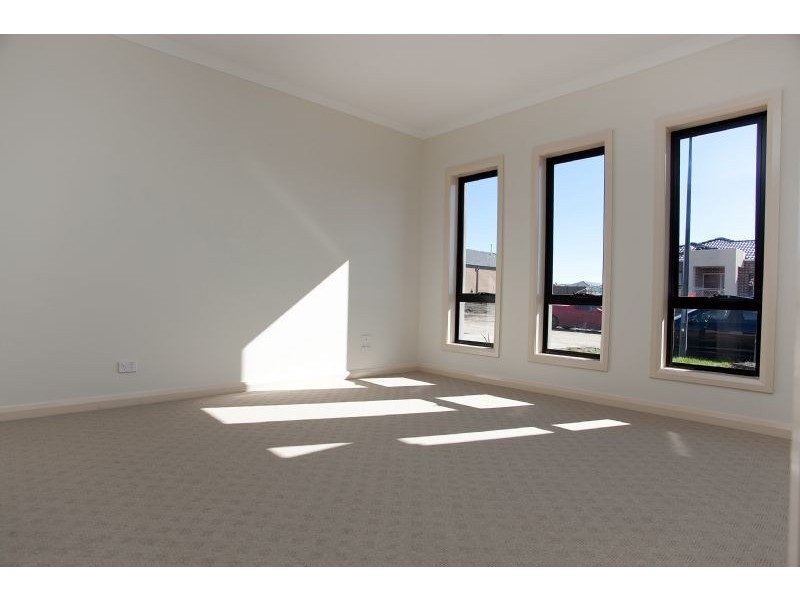 28 Viewside Crescent, Craigieburn VIC 3064