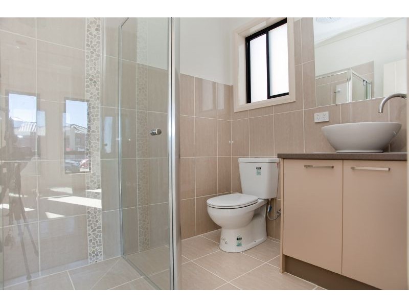 28 Viewside Crescent, Craigieburn VIC 3064