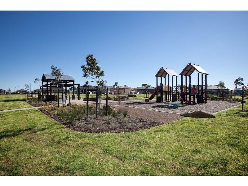 28 Viewside Crescent, Craigieburn VIC 3064