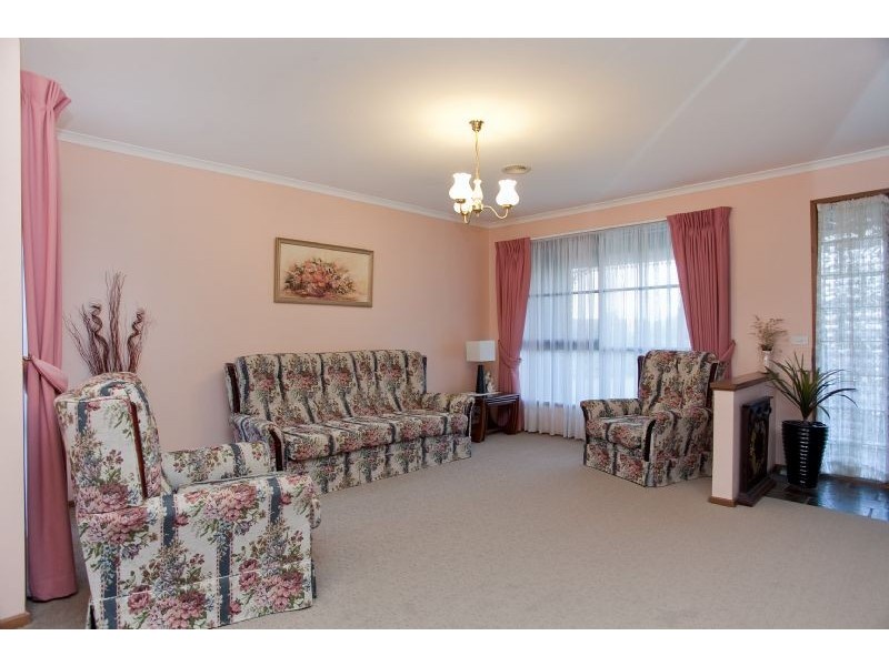 8 Plymouth Court, Craigieburn VIC 3064