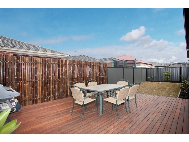 33 Thorngrove Avenue, Craigieburn VIC 3064