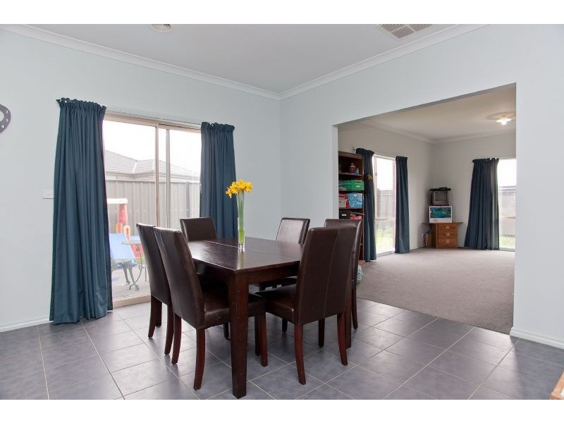 2 Basingstoke Retreat, Craigieburn VIC 3064