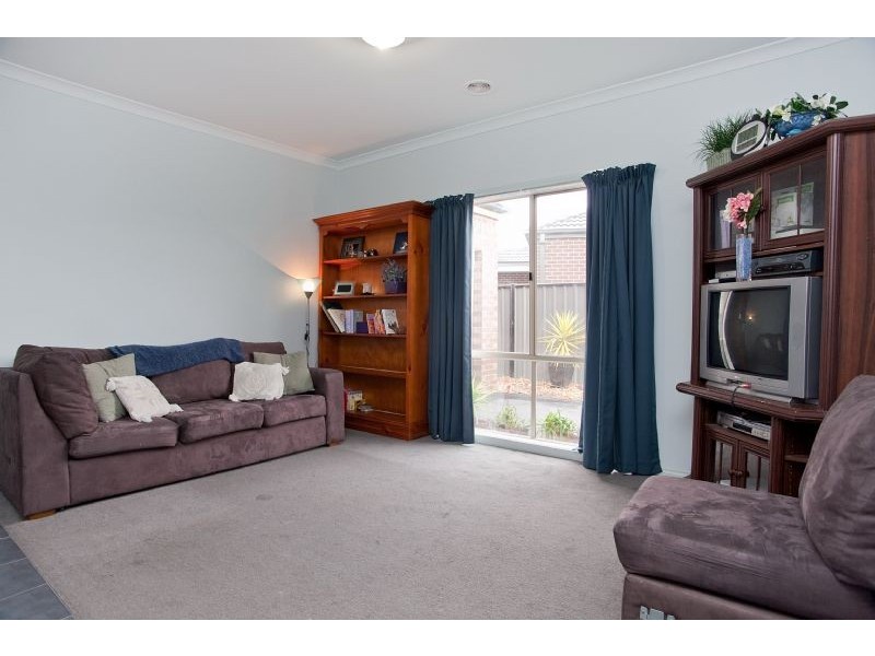 2 Basingstoke Retreat, Craigieburn VIC 3064