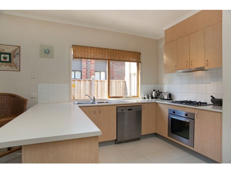 31 Dalwhinnie Crescent, Craigieburn VIC 3064