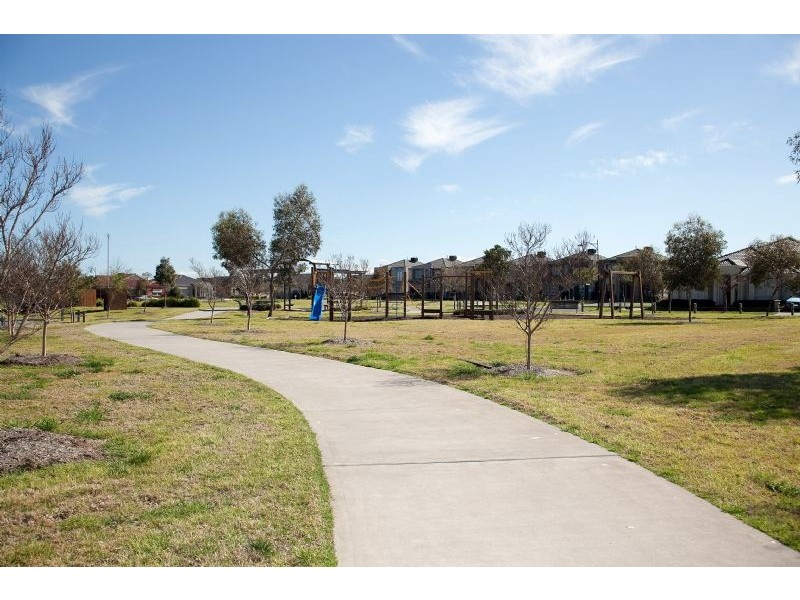 31 Dalwhinnie Crescent, Craigieburn VIC 3064