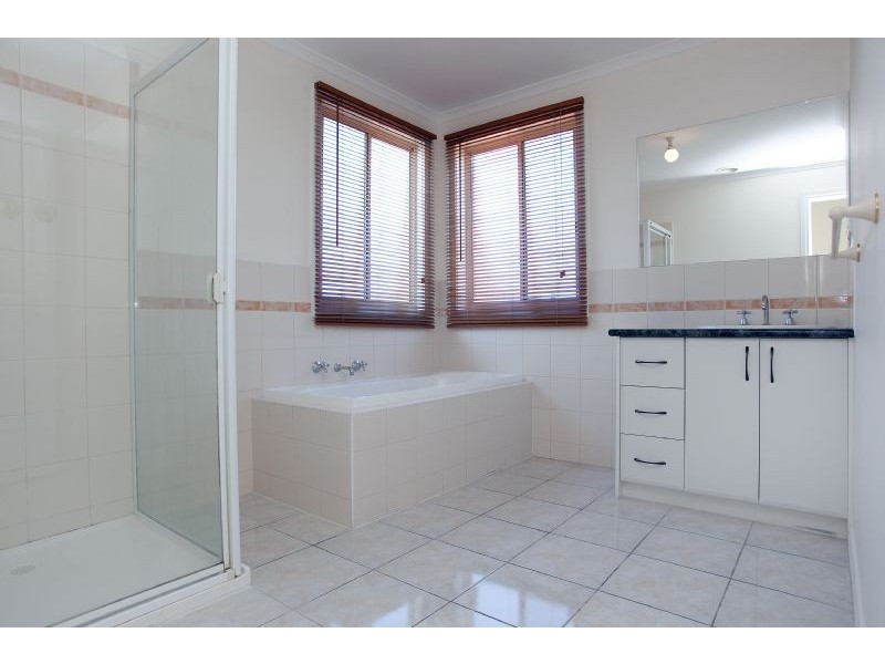 1/57-59 Yarcombe Crescent, Craigieburn VIC 3064