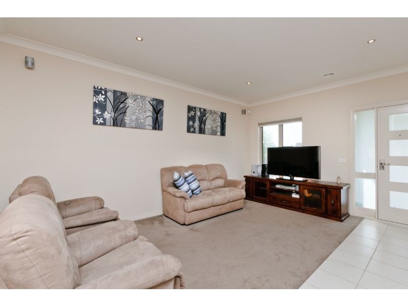 71 Mission Hills Way, Craigieburn VIC 3064