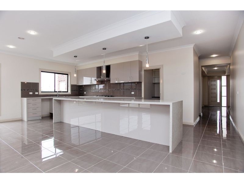23 Oakgrove Drive, Craigieburn VIC 3064