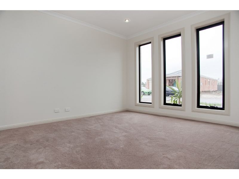 23 Oakgrove Drive, Craigieburn VIC 3064