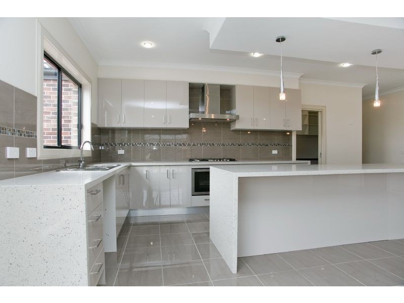 23 Oakgrove Drive, Craigieburn VIC 3064