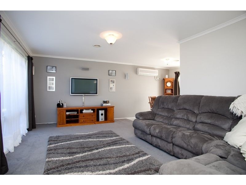 8 Waterdale Rise, Craigieburn VIC 3064