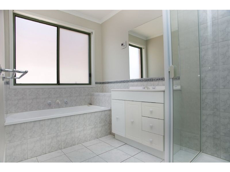 8 Waterdale Rise, Craigieburn VIC 3064