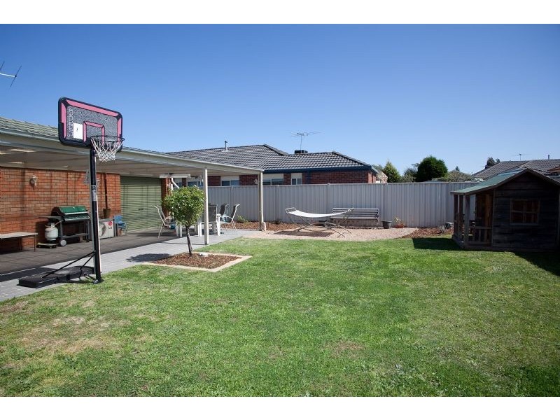 8 Waterdale Rise, Craigieburn VIC 3064