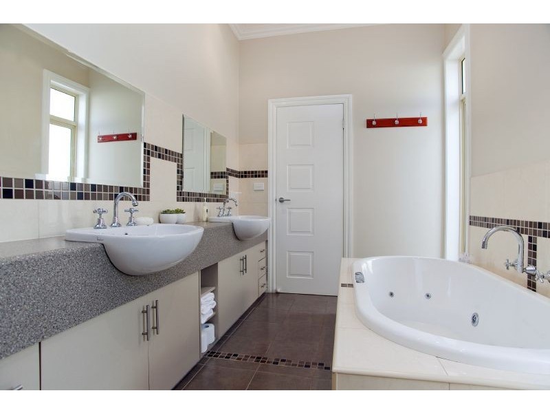 21 Cropton Rise, Craigieburn VIC 3064