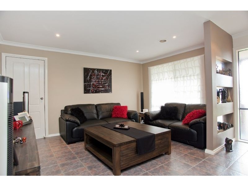 13 Pecos Place, Roxburgh Park VIC 3064