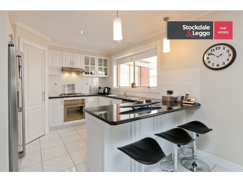 2 Bingin Place, Craigieburn VIC 3064