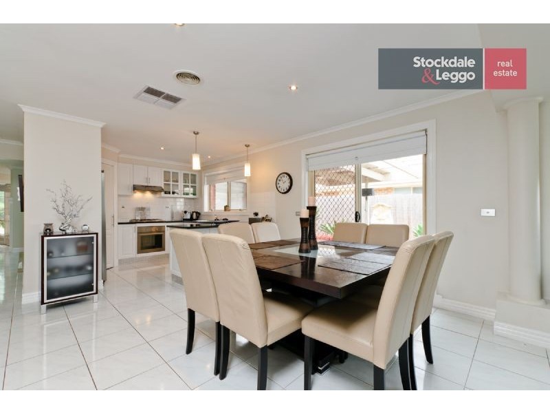 2 Bingin Place, Craigieburn VIC 3064