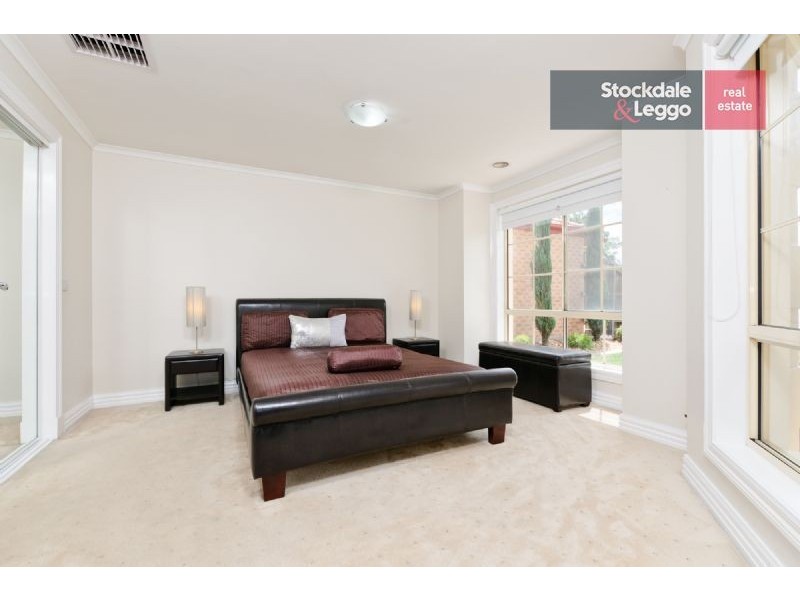 2 Bingin Place, Craigieburn VIC 3064