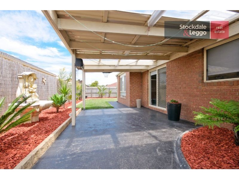 2 Bingin Place, Craigieburn VIC 3064