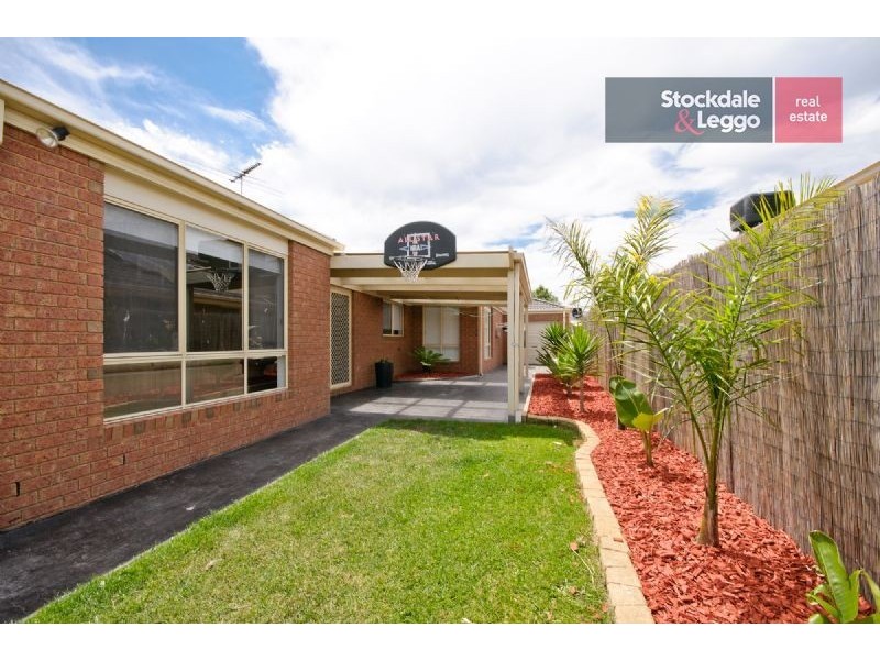 2 Bingin Place, Craigieburn VIC 3064