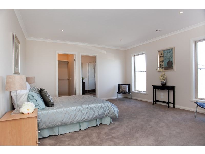 60 Bridgehaven Drive, Craigieburn VIC 3064