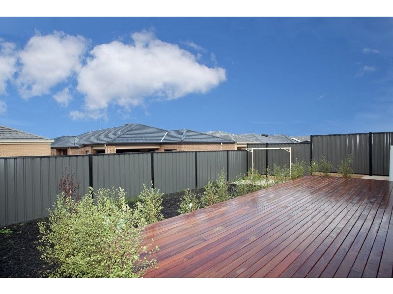 87 Charteris Drive, Craigieburn VIC 3064