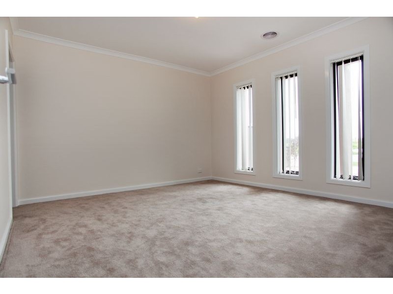 87 Charteris Drive, Craigieburn VIC 3064