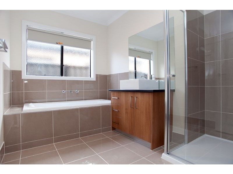 87 Charteris Drive, Craigieburn VIC 3064