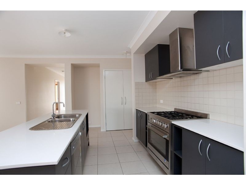 27 Wattletree Street, Craigieburn VIC 3064