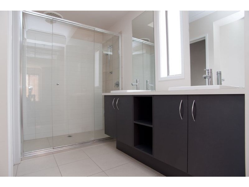 27 Wattletree Street, Craigieburn VIC 3064