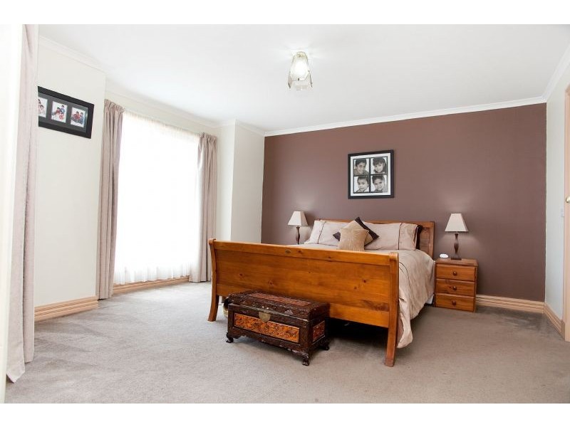 Roxburgh Park VIC 3064