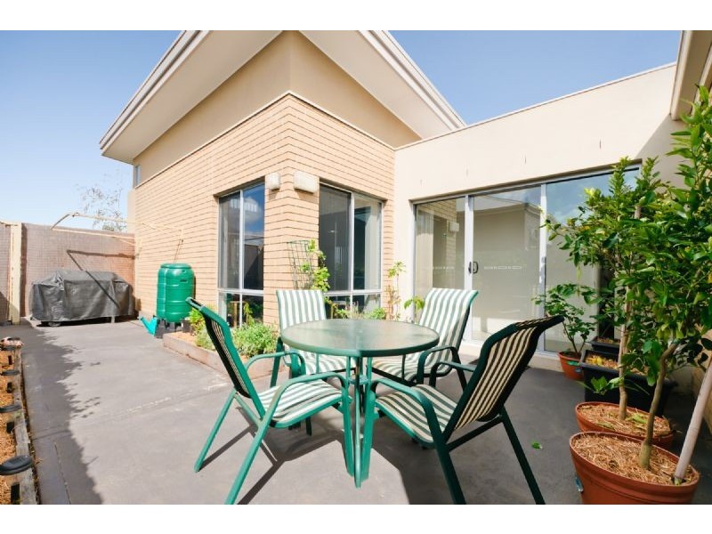 2/2-10 Creekwood Drive, Craigieburn VIC 3064