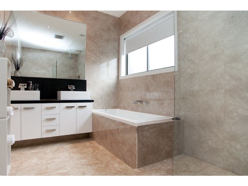 7 Brickwood Circuit, Craigieburn VIC 3064