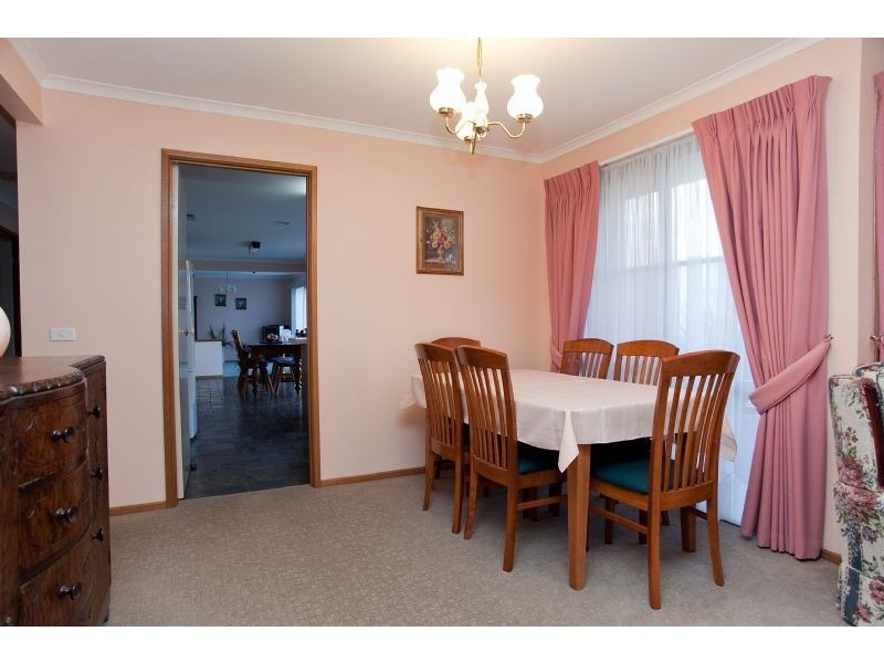 8 Plymouth Court, Craigieburn VIC 3064