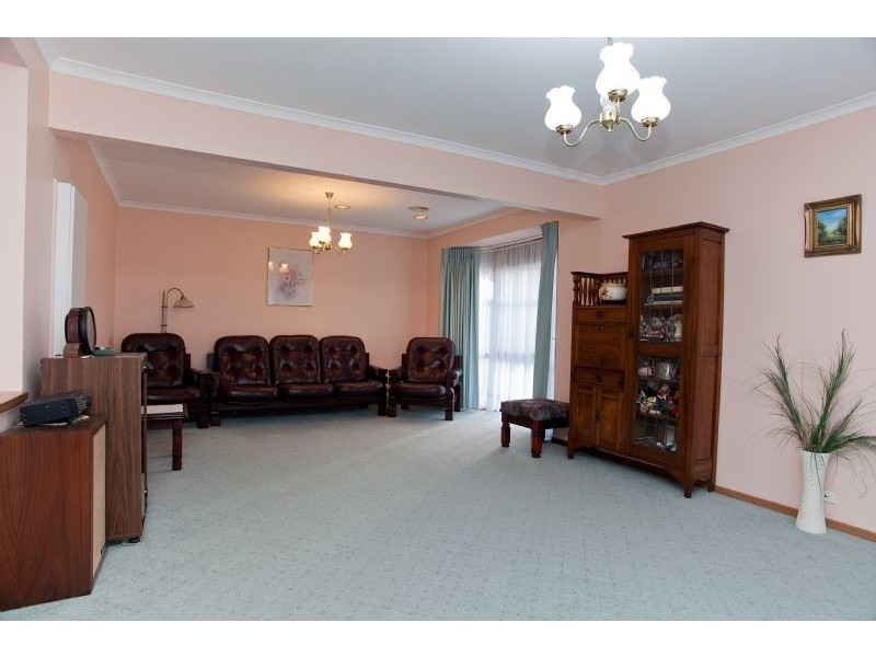 8 Plymouth Court, Craigieburn VIC 3064