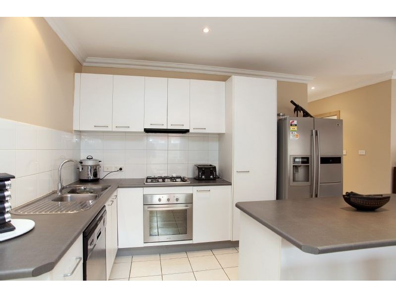 8 Brentwood Place, Roxburgh Park VIC 3064