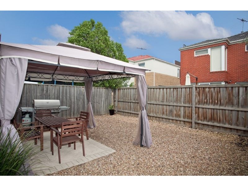 8 Brentwood Place, Roxburgh Park VIC 3064