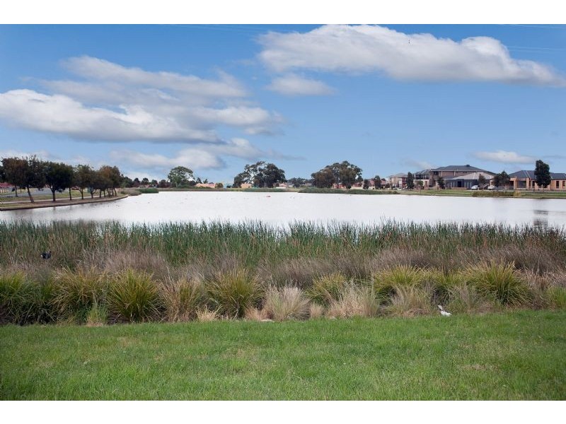 8 Brentwood Place, Roxburgh Park VIC 3064