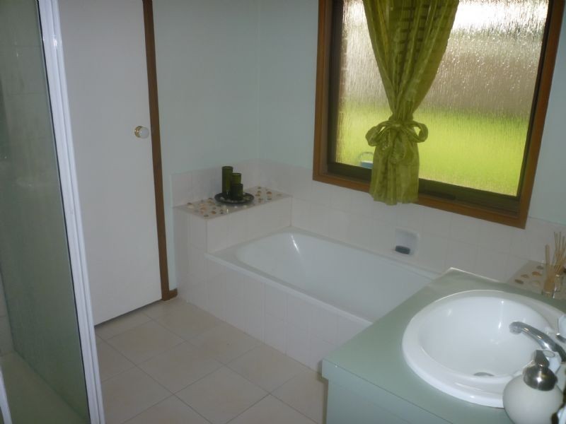 27 Banbury Crescent, Craigieburn VIC 3064