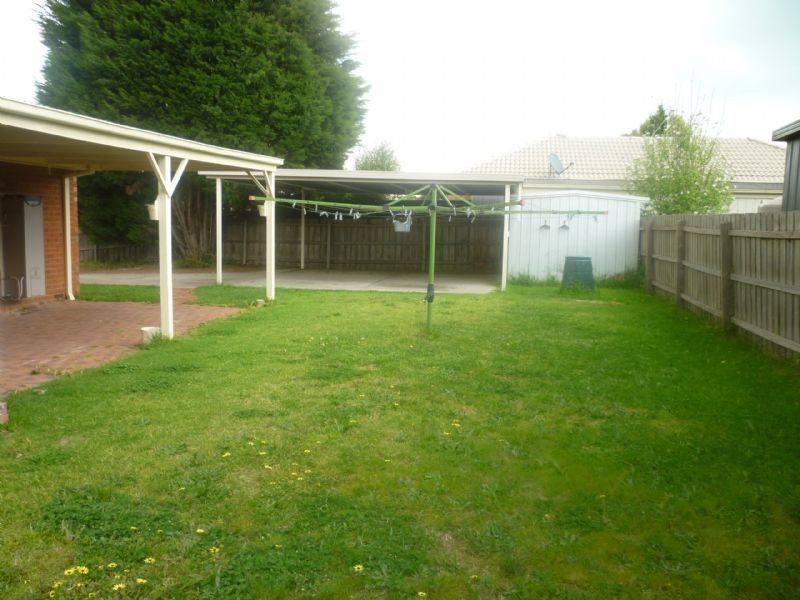 27 Banbury Crescent, Craigieburn VIC 3064