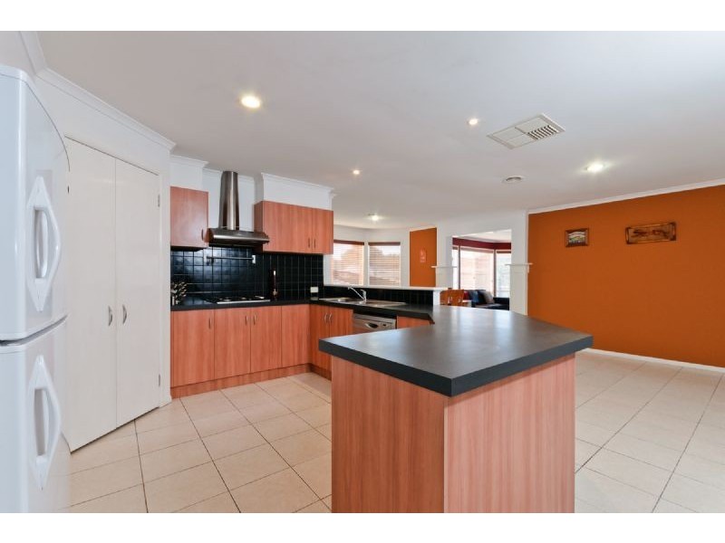 46 Athol Avenue, Roxburgh Park VIC 3064