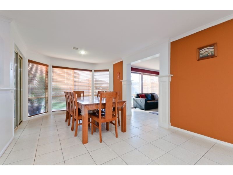 46 Athol Avenue, Roxburgh Park VIC 3064