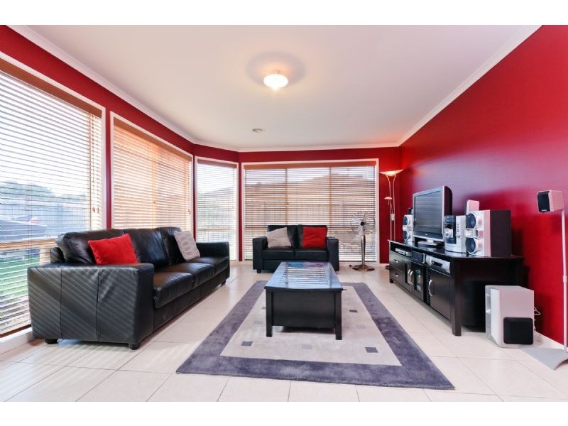 46 Athol Avenue, Roxburgh Park VIC 3064