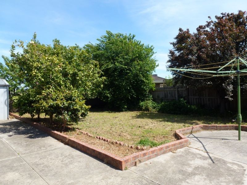 4 Bridgewater Road, Craigieburn VIC 3064