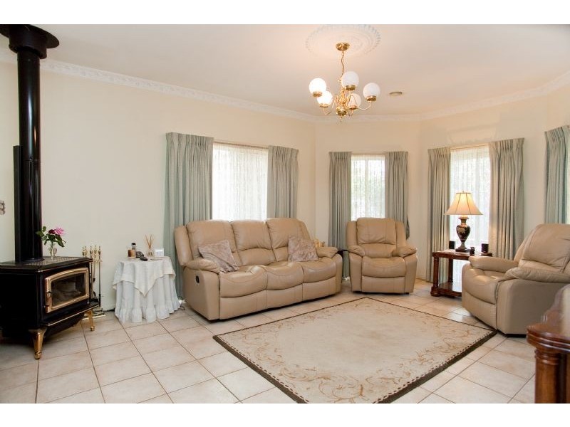 77 Creekwood Drive, Craigieburn VIC 3064