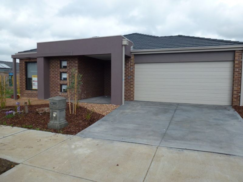 21 Oakgrove Drive, Craigieburn VIC 3064
