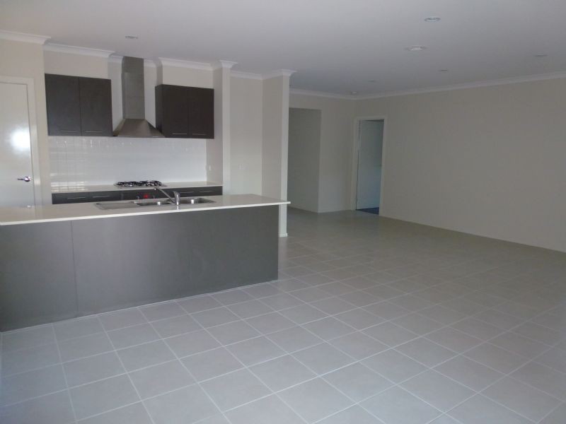 21 Oakgrove Drive, Craigieburn VIC 3064
