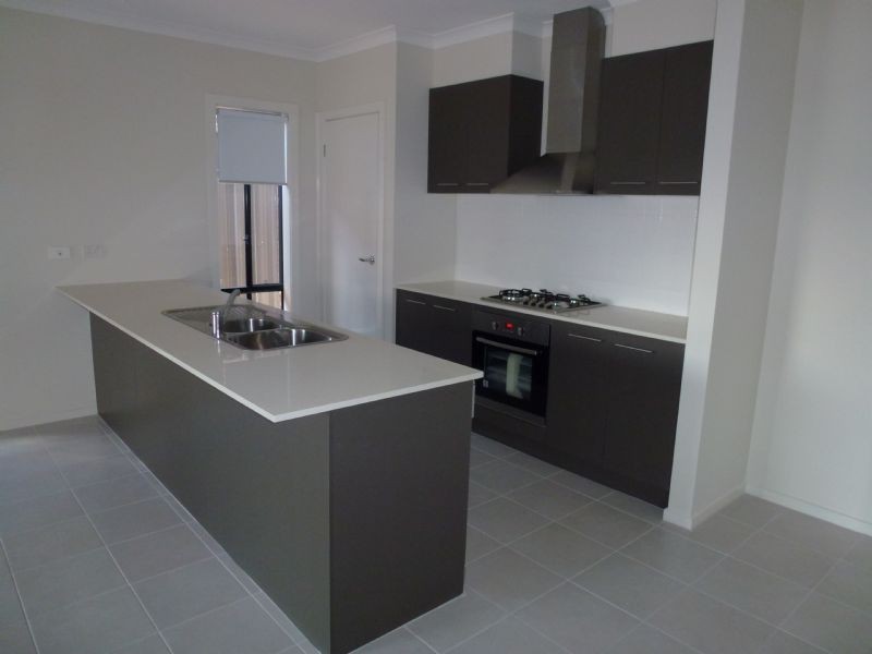 21 Oakgrove Drive, Craigieburn VIC 3064